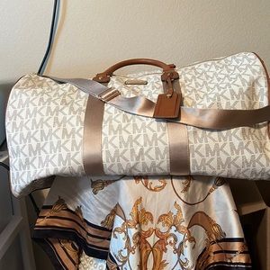 Michael kors  duffle bag like new